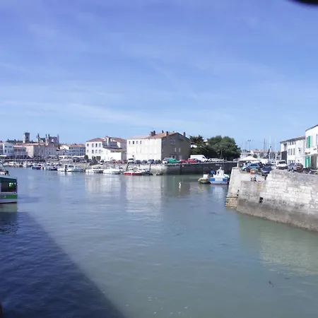 L'ilot Sur Le Port